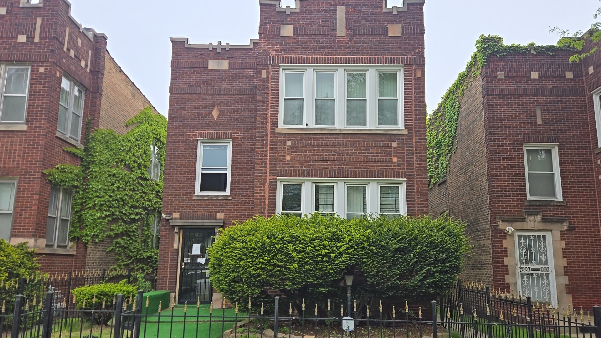 7627 South Bennett Avenue Chicago IL 60649