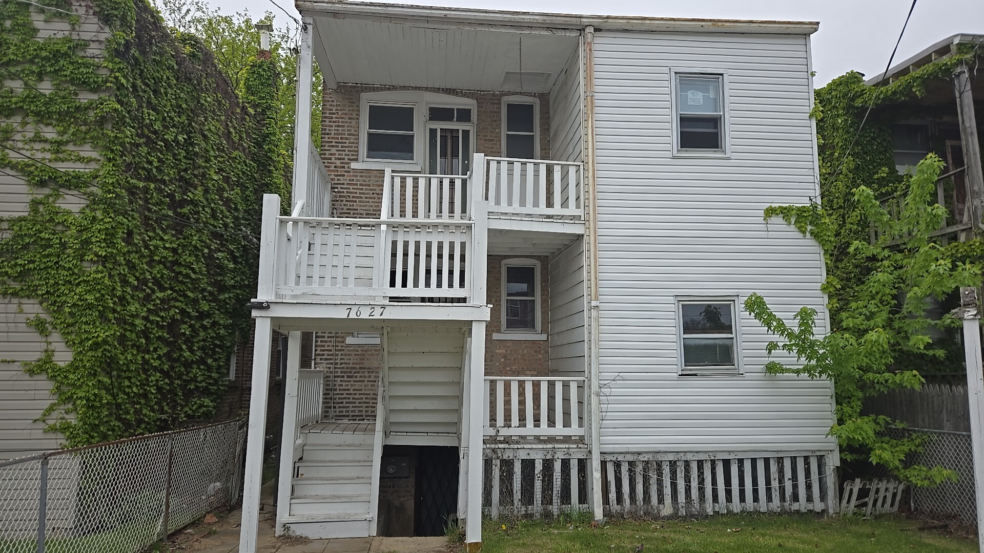 7627 South Bennett Avenue Chicago IL 60649