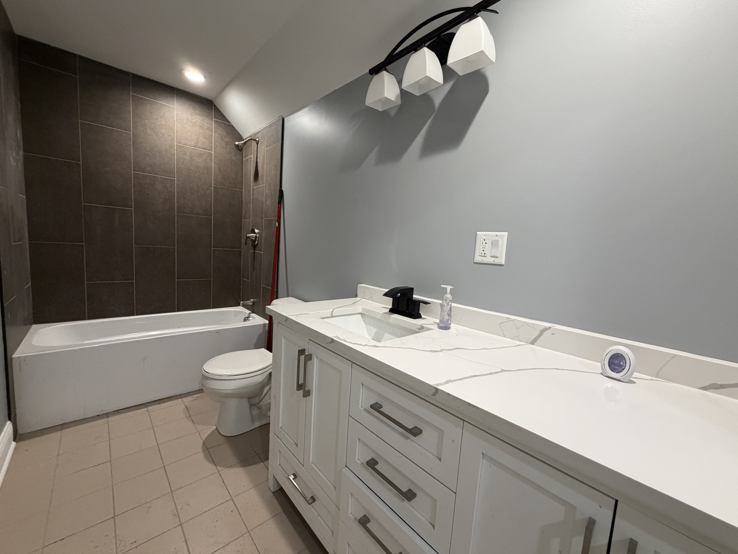 600 North Pine Avenue Chicago IL 60644