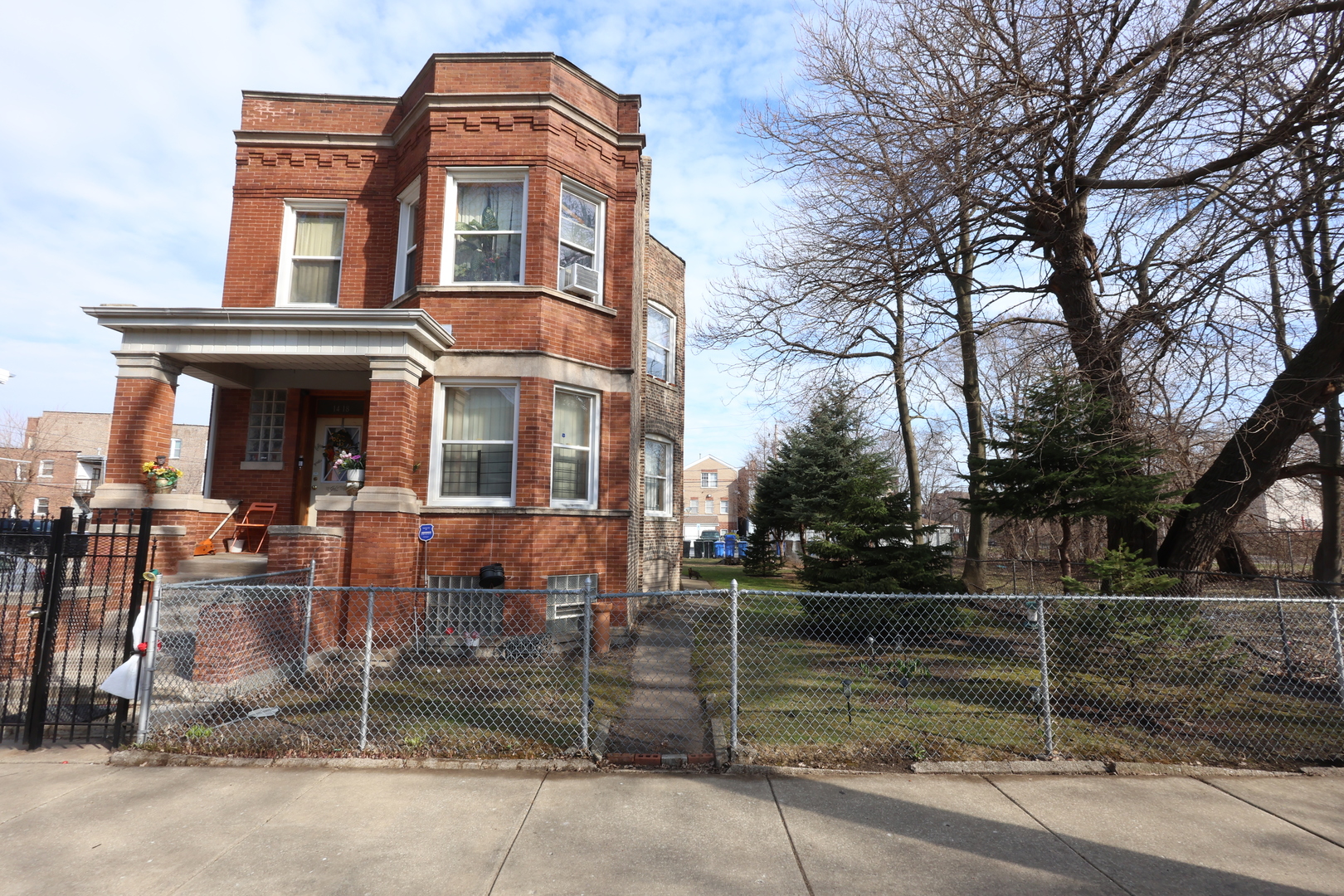 1418 East 69th Place Chicago IL 60637