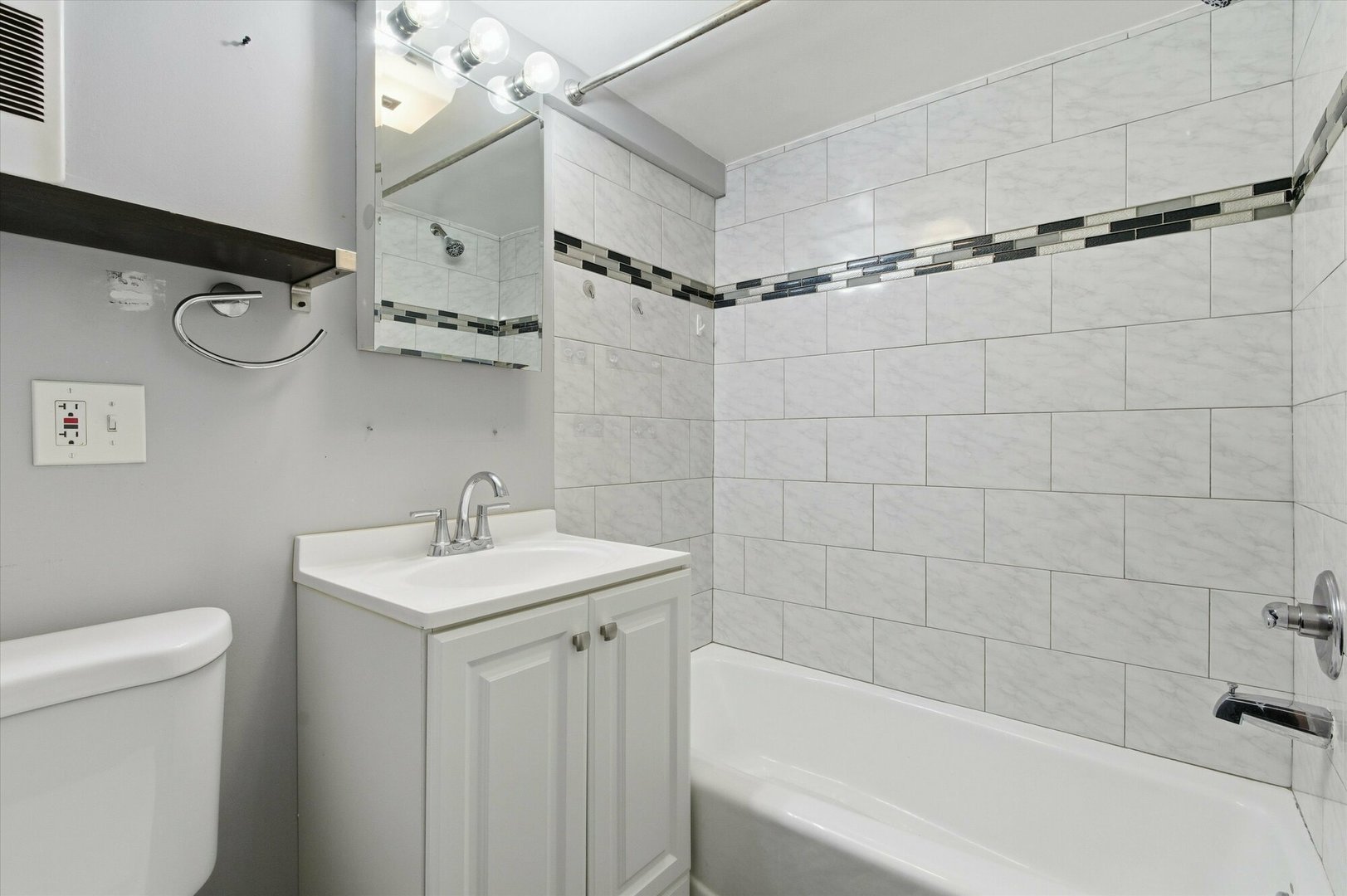 4140 North Western Avenue Chicago IL 60618