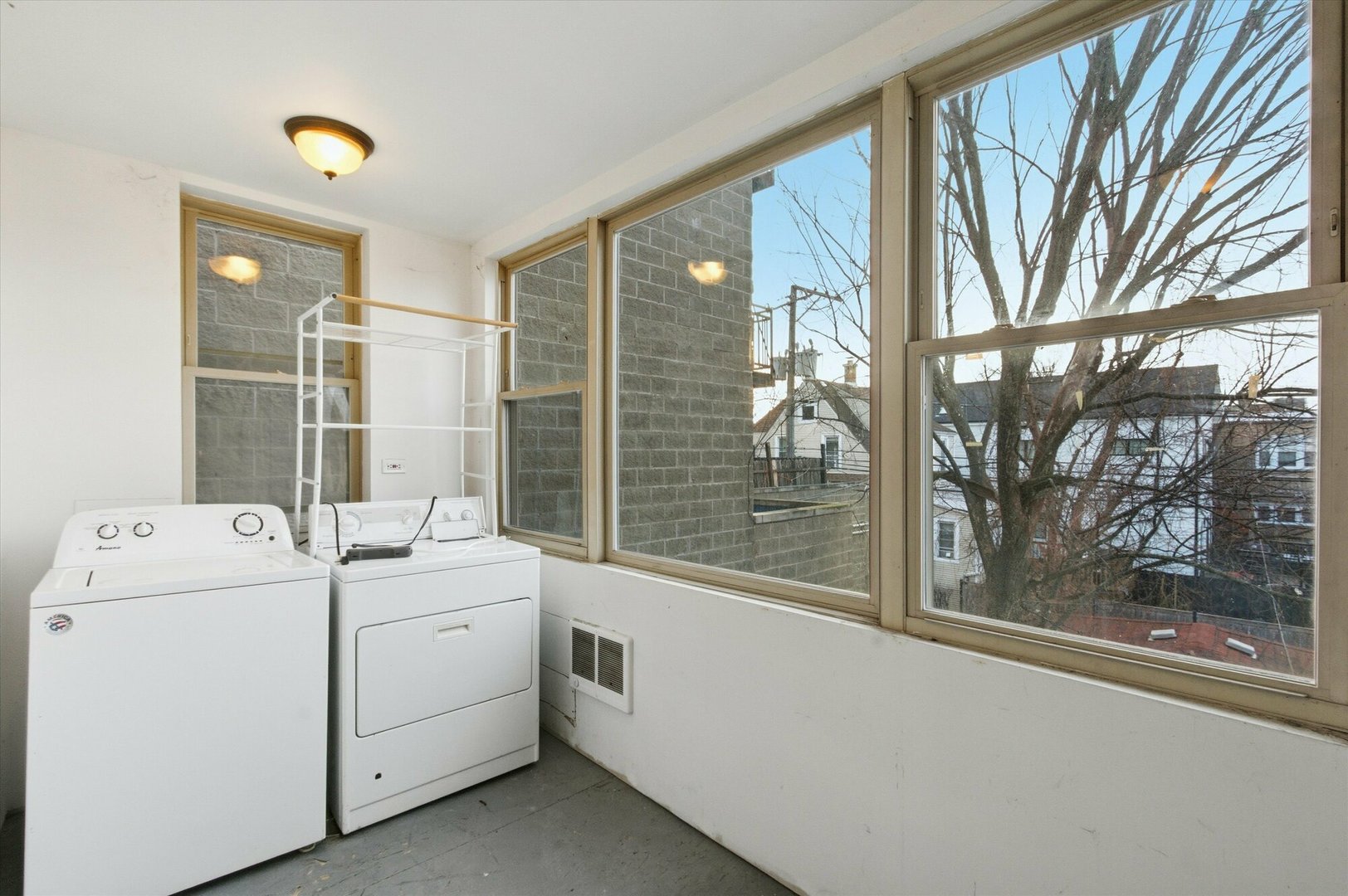 4140 North Western Avenue Chicago IL 60618