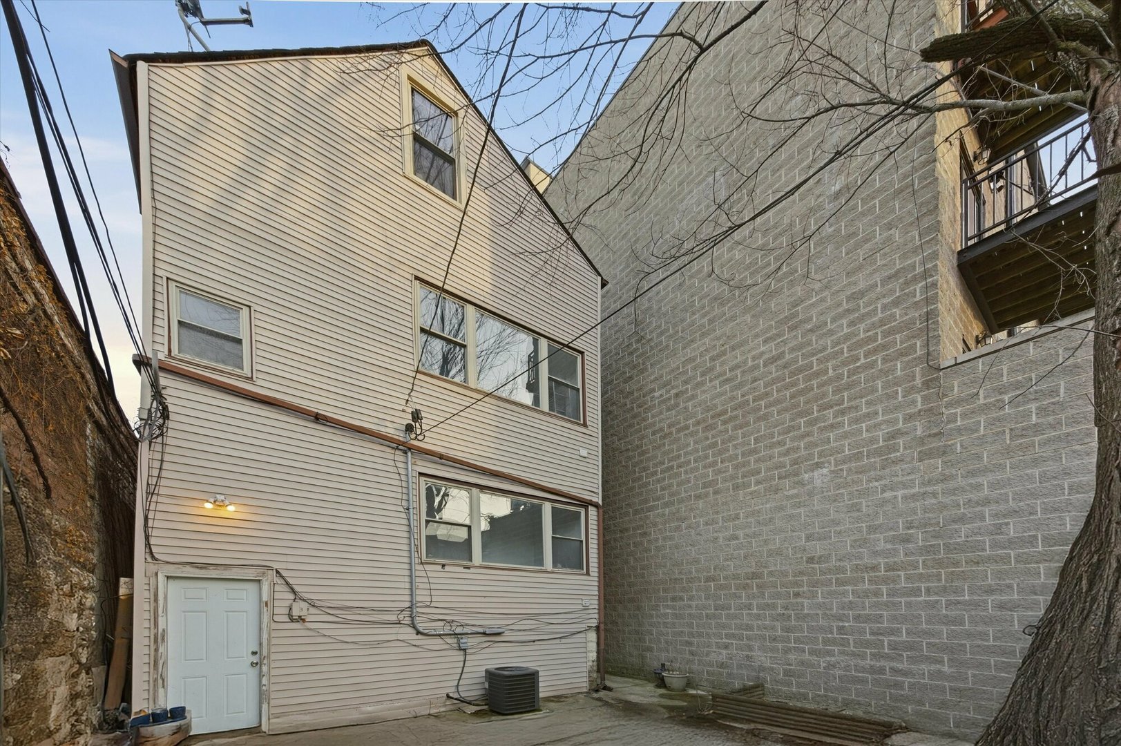 4140 North Western Avenue Chicago IL 60618