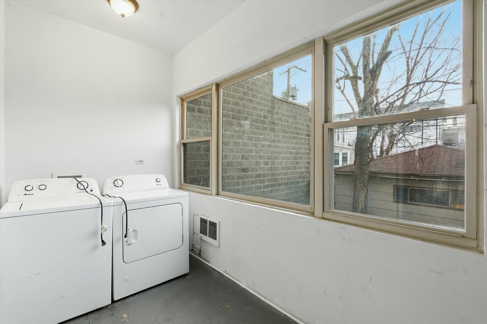 4140 North Western Avenue Chicago IL 60618
