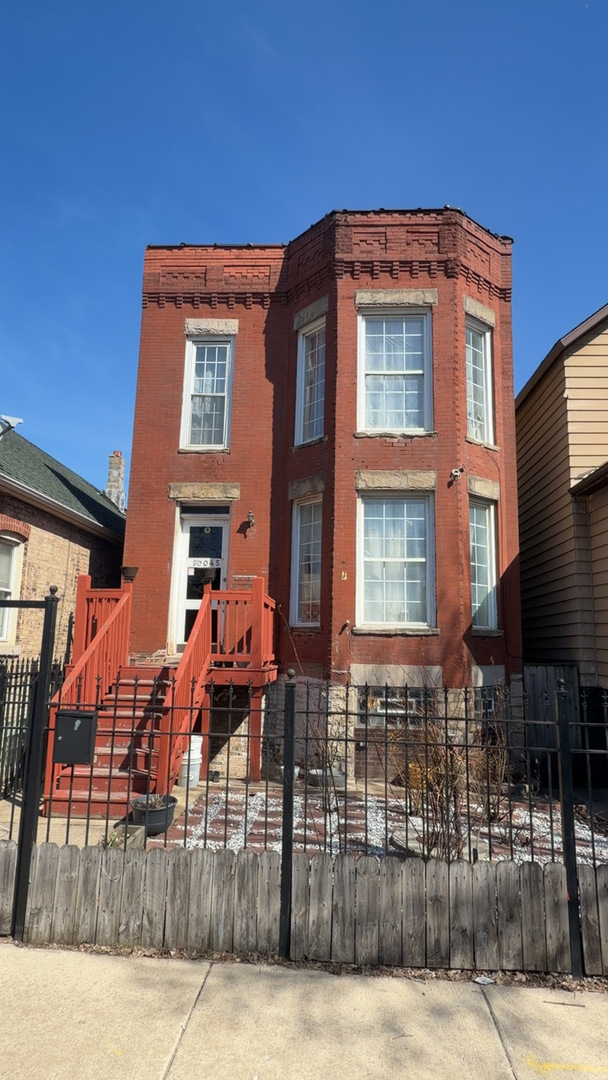 10045 South Avenue M Chicago IL 60617