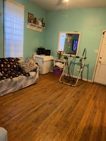 10045 South Avenue M Chicago IL 60617