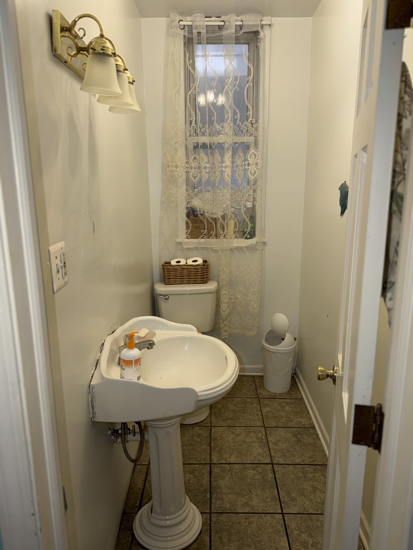 10045 South Avenue M Chicago IL 60617
