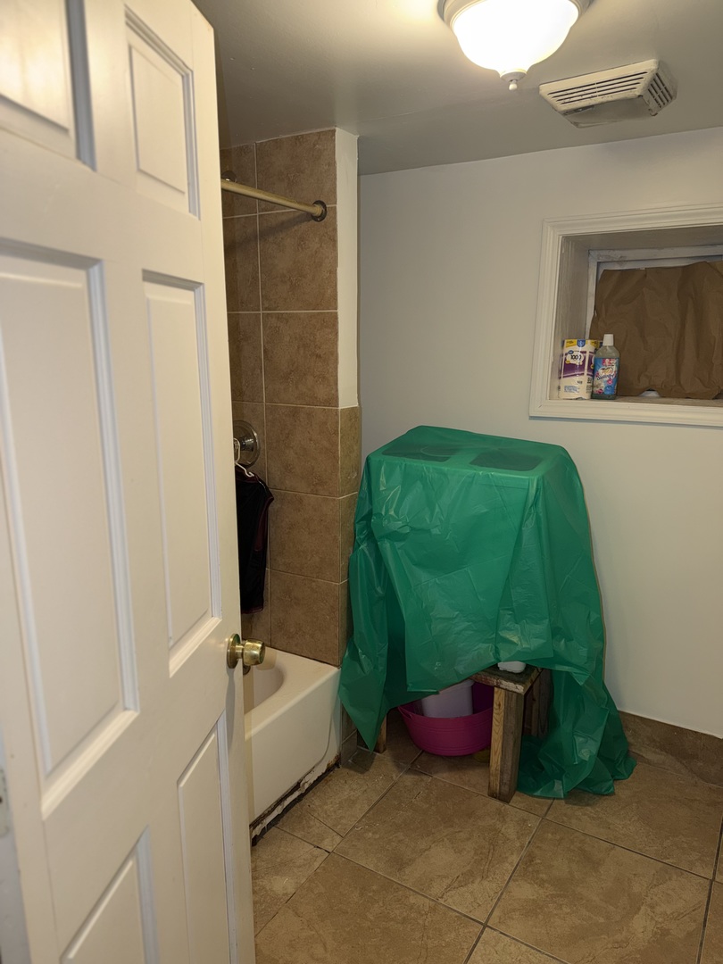 10045 South Avenue M Chicago IL 60617