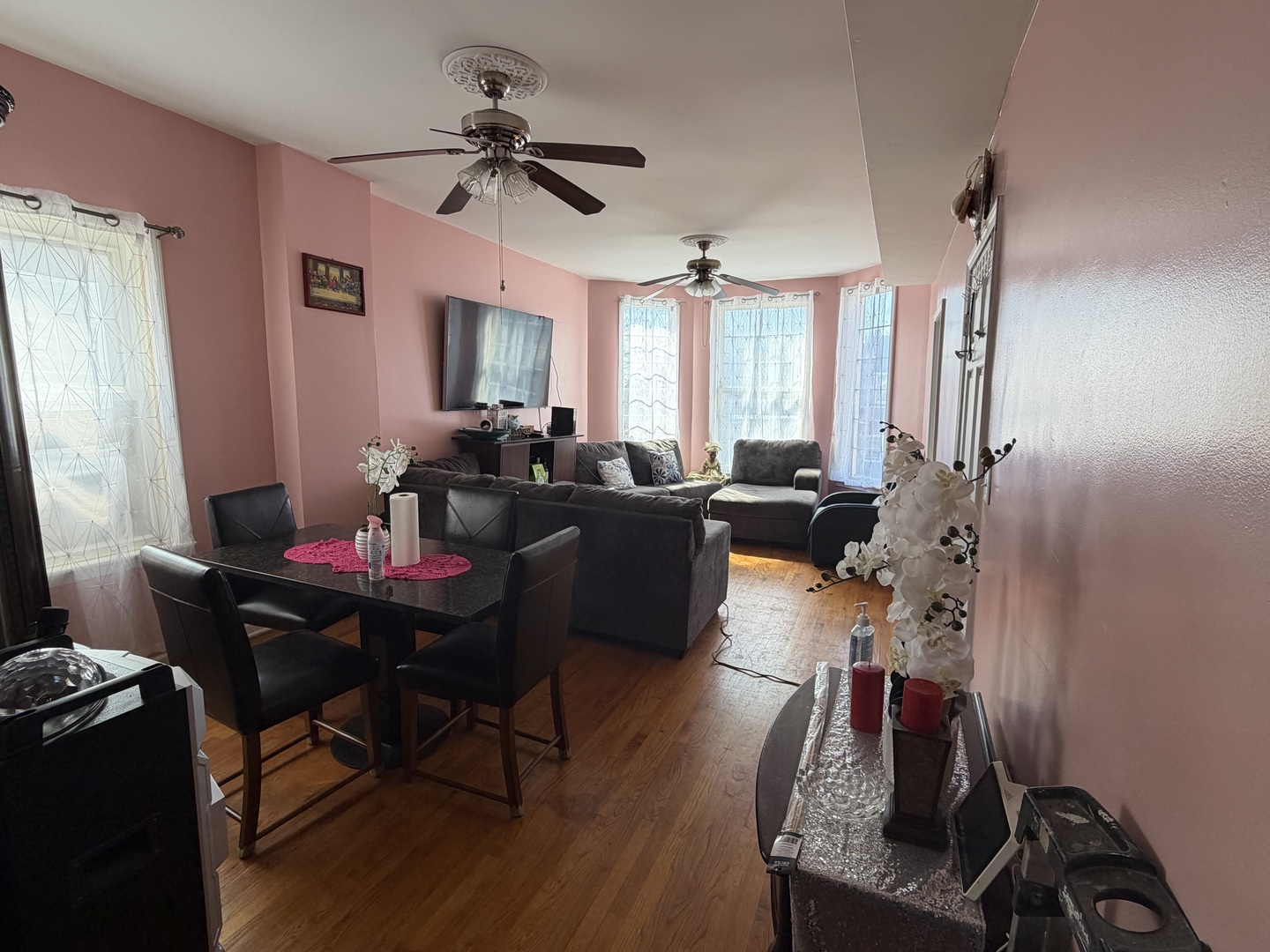 10045 South Avenue M Chicago IL 60617