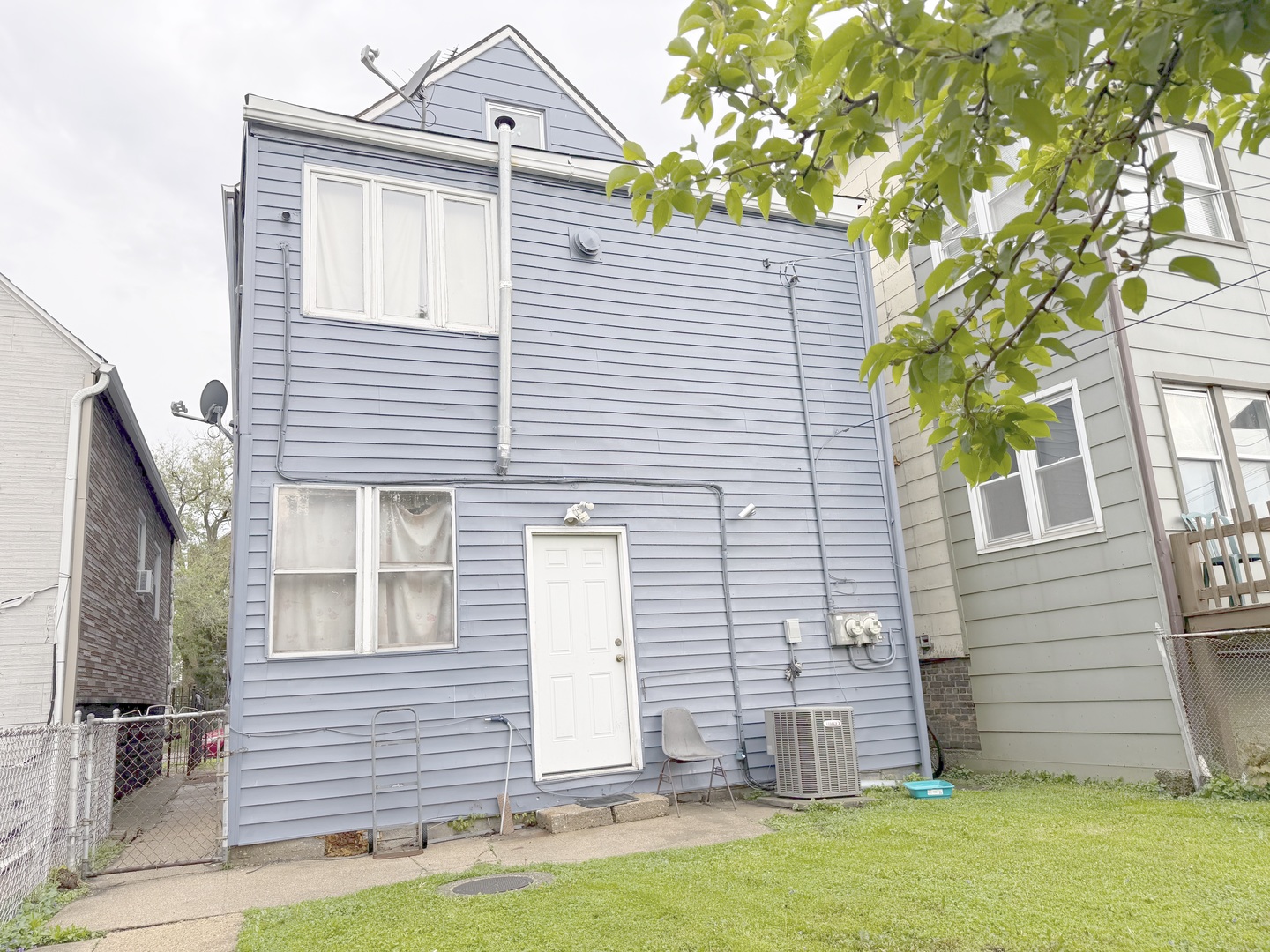 5009 South Artesian Avenue Chicago IL 60632