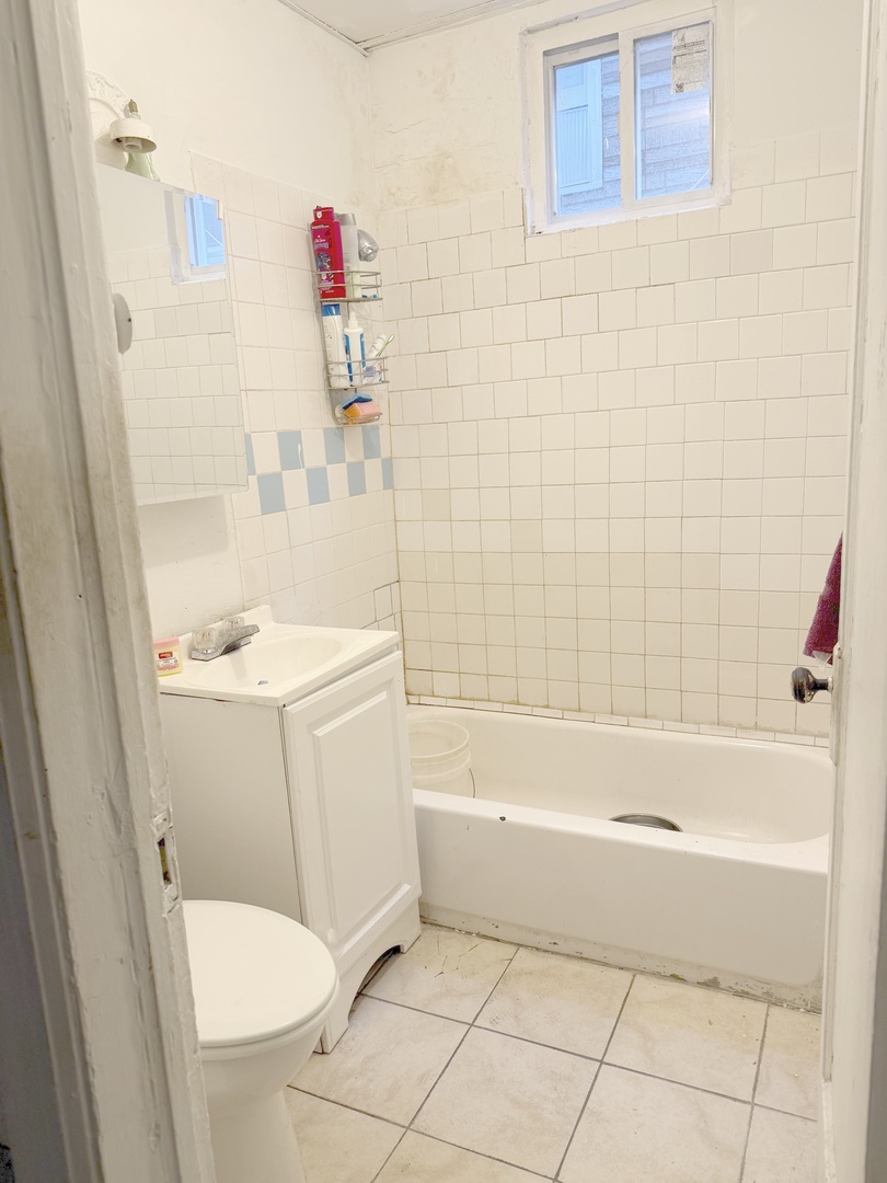 5009 South Artesian Avenue Chicago IL 60632