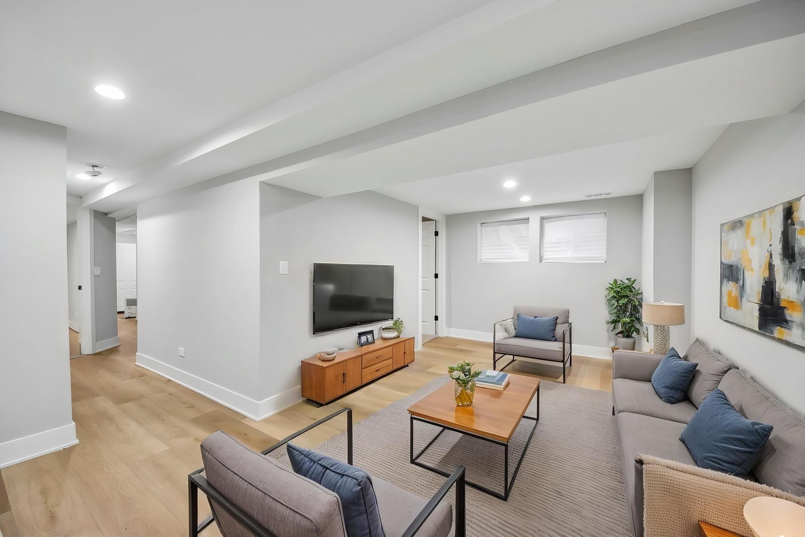 853 North Laramie Avenue Chicago IL 60651