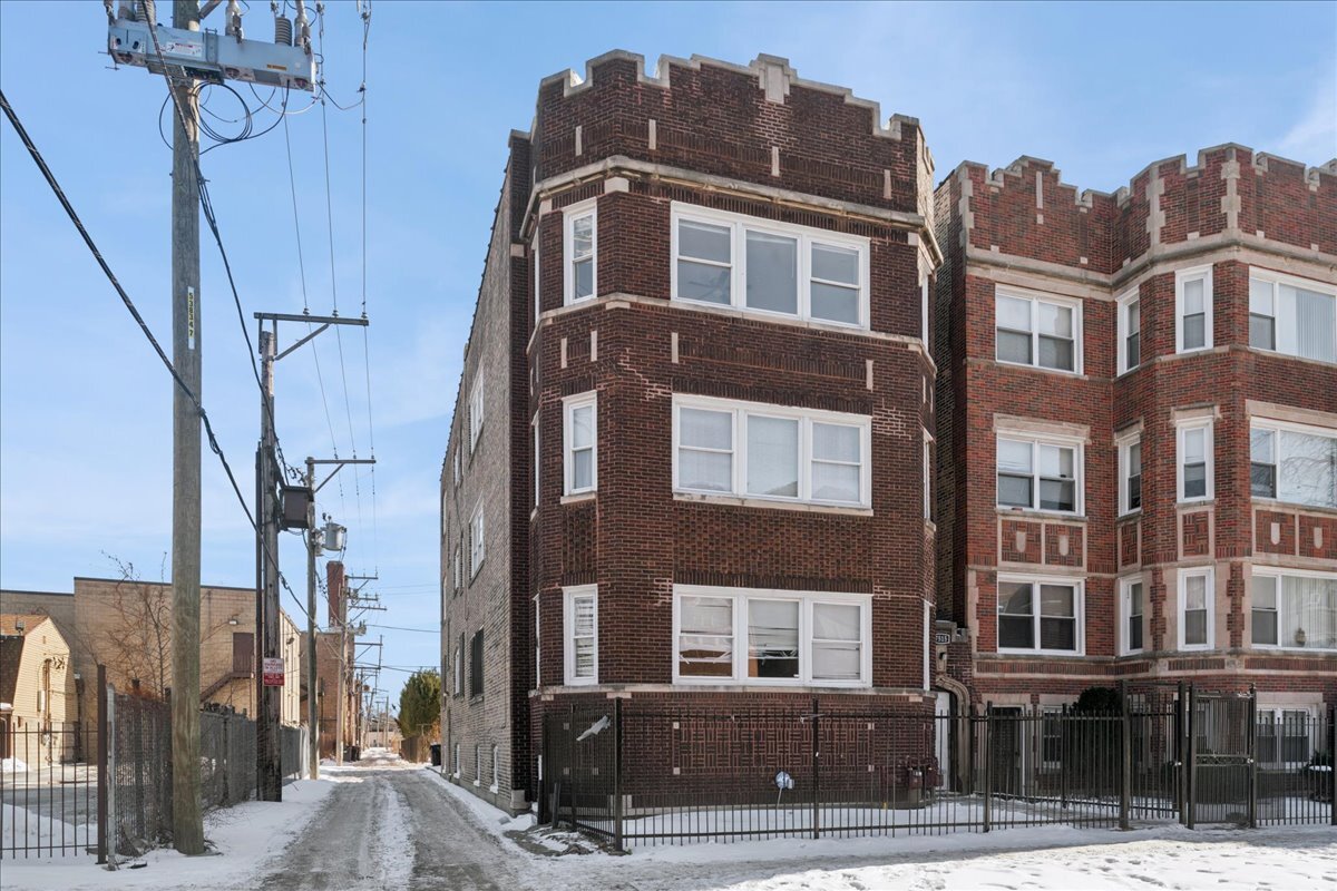 7515 South Essex Avenue Chicago IL 60649