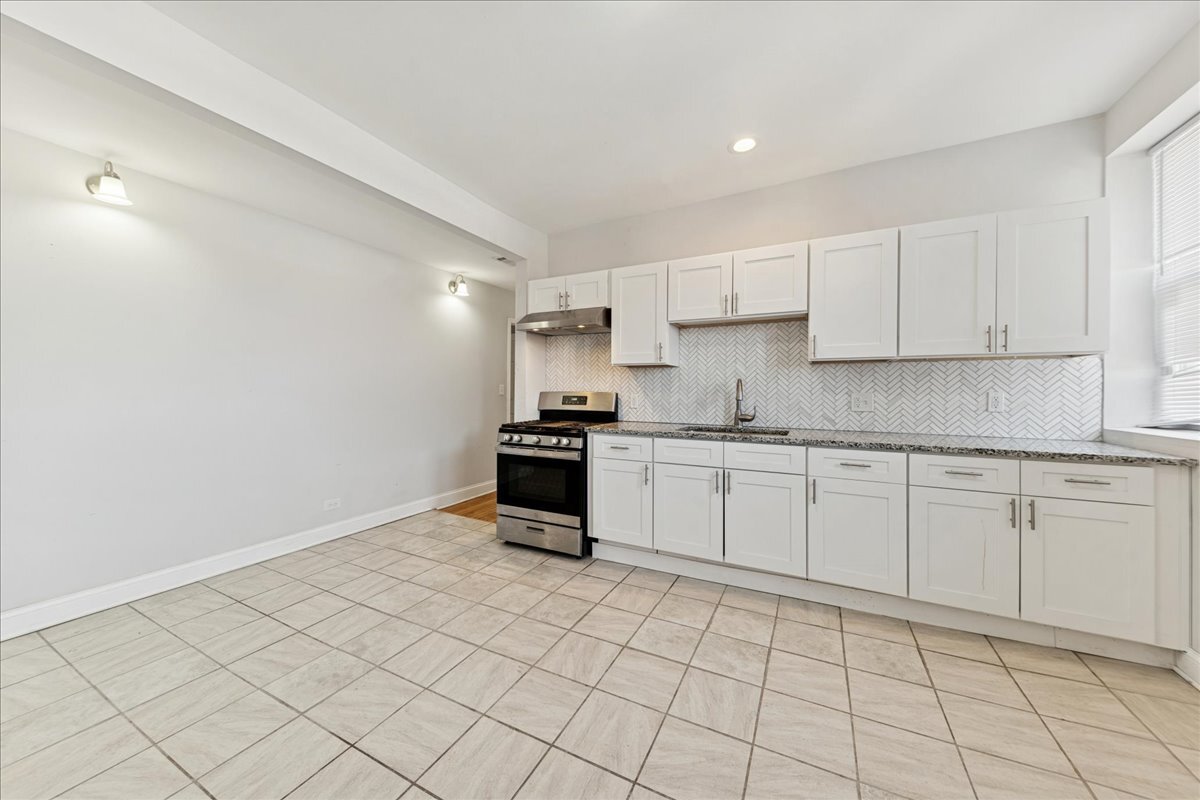 7515 South Essex Avenue Chicago IL 60649