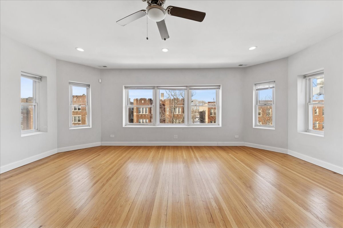 7515 South Essex Avenue Chicago IL 60649