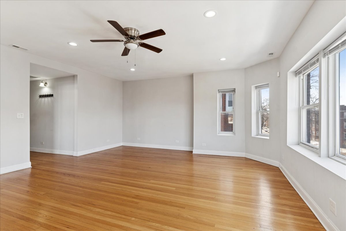 7515 South Essex Avenue Chicago IL 60649