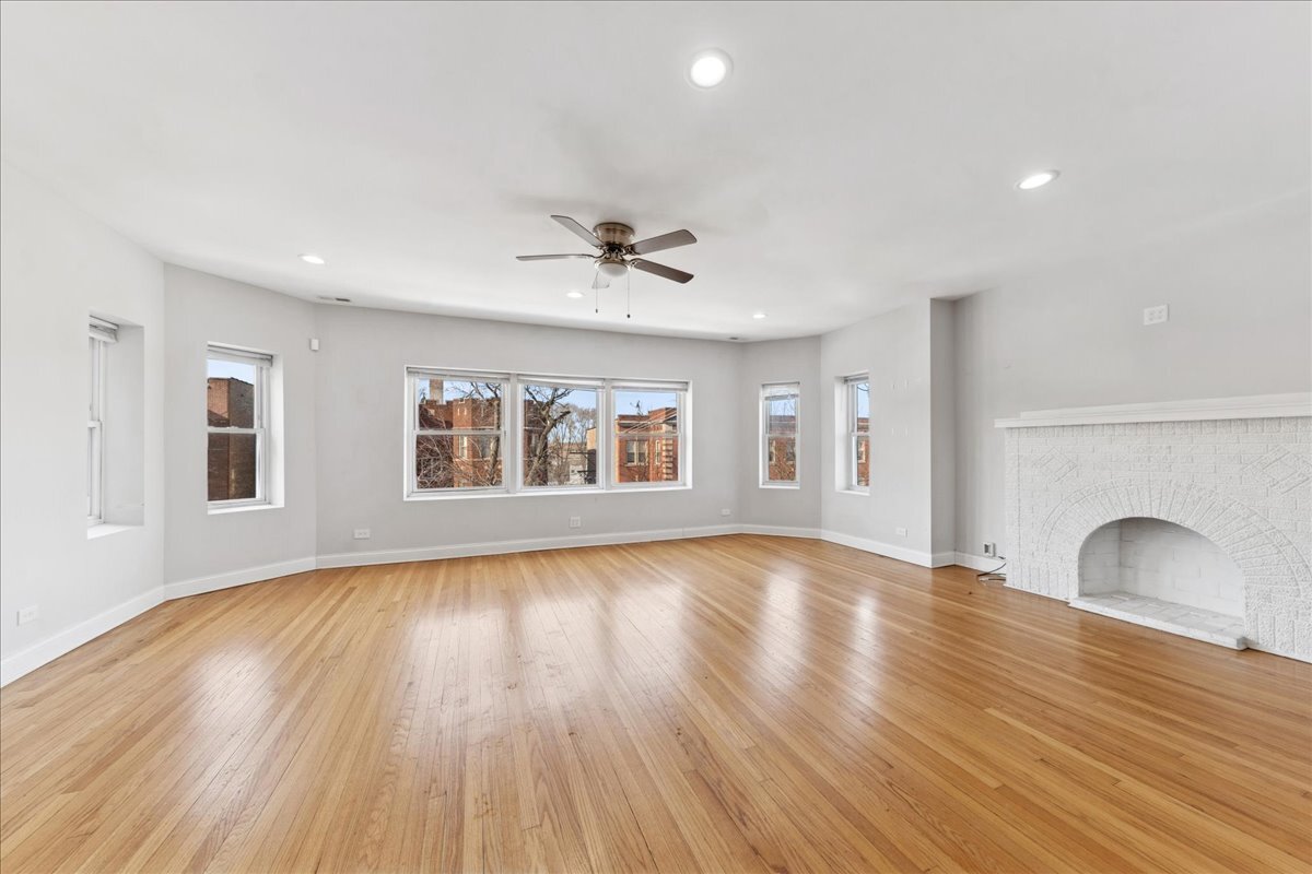 7515 South Essex Avenue Chicago IL 60649