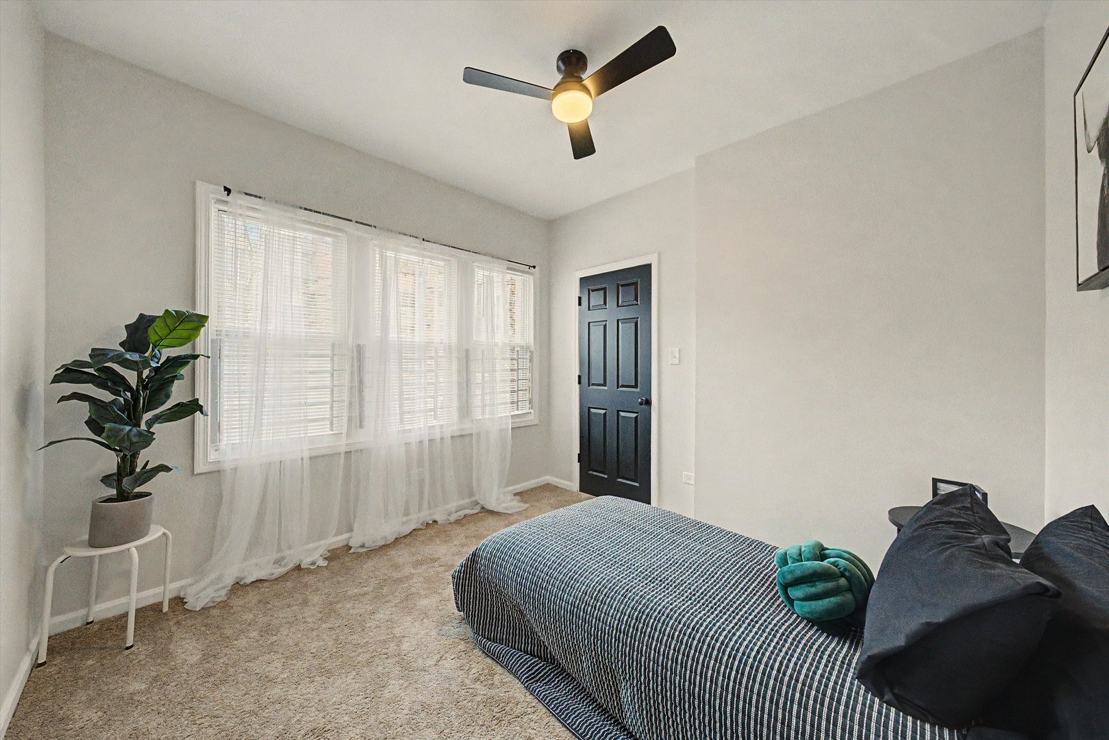 7641 South Phillips Avenue Chicago IL 60649
