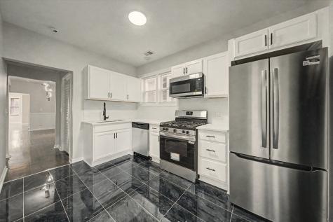 7641 South Phillips Avenue Chicago IL 60649