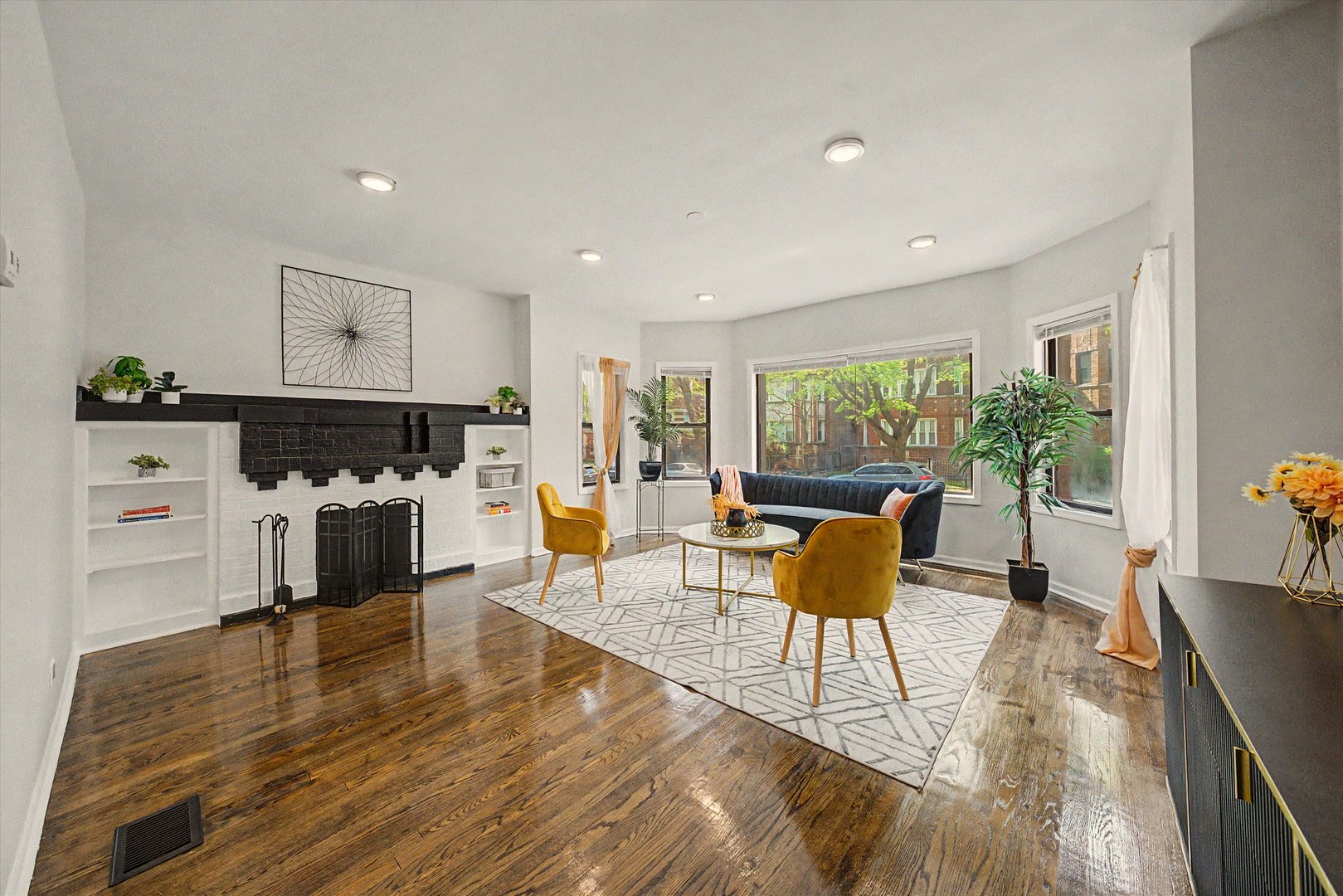 7641 South Phillips Avenue Chicago IL 60649