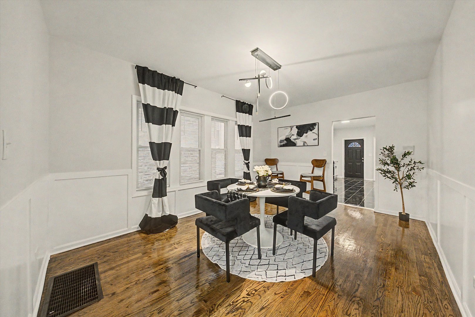 7641 South Phillips Avenue Chicago IL 60649