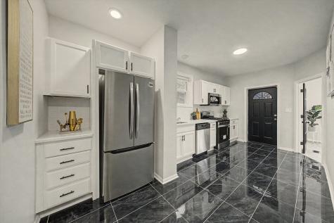 7641 South Phillips Avenue Chicago IL 60649