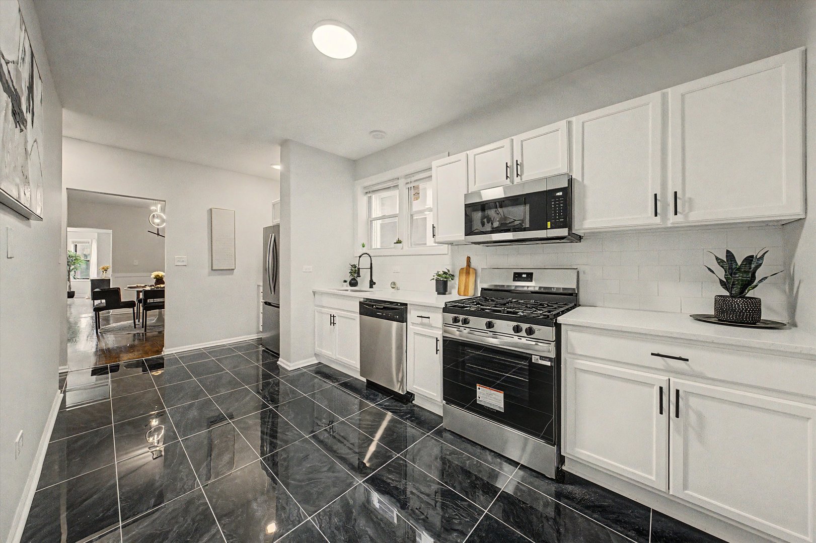 7641 South Phillips Avenue Chicago IL 60649