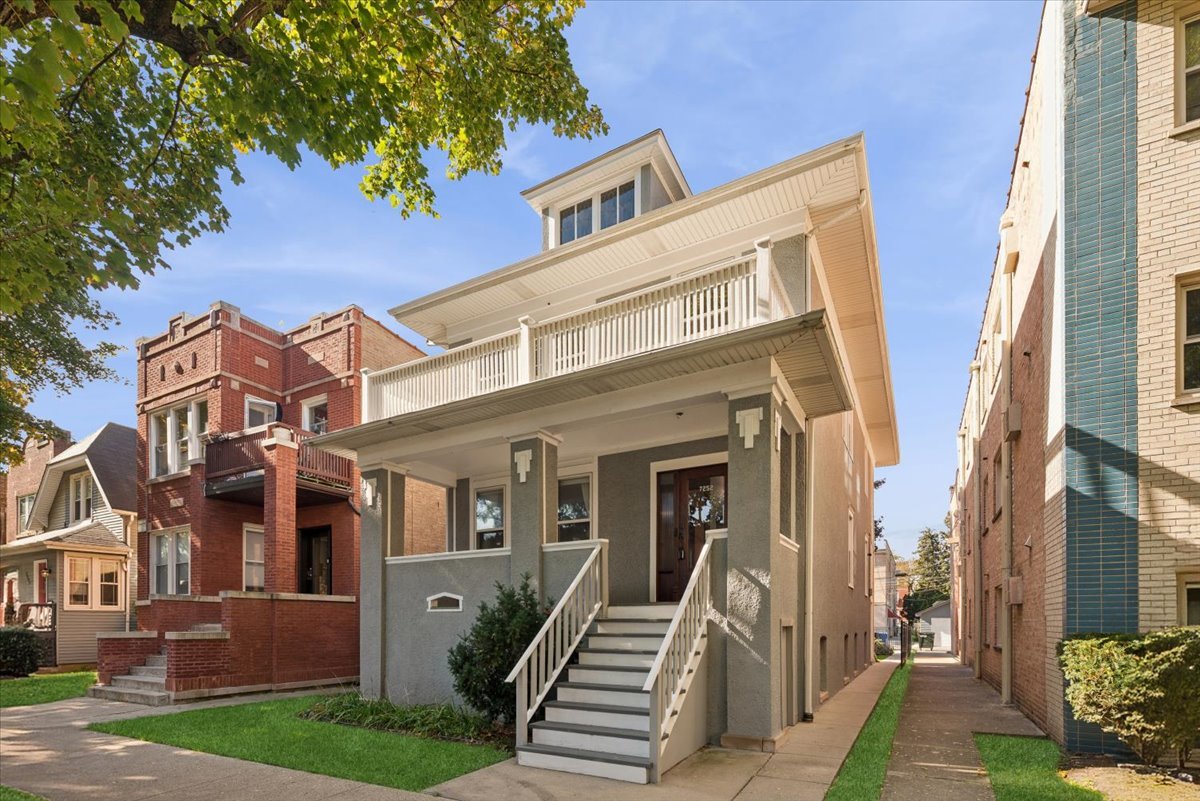 7252 North Bell Avenue Chicago IL 60645