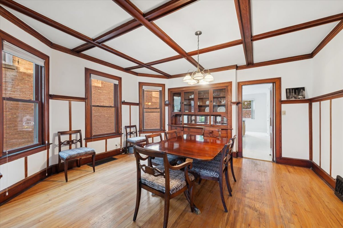 7252 North Bell Avenue Chicago IL 60645