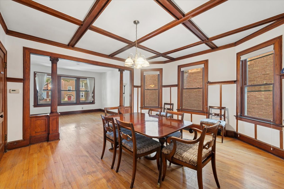 7252 North Bell Avenue Chicago IL 60645