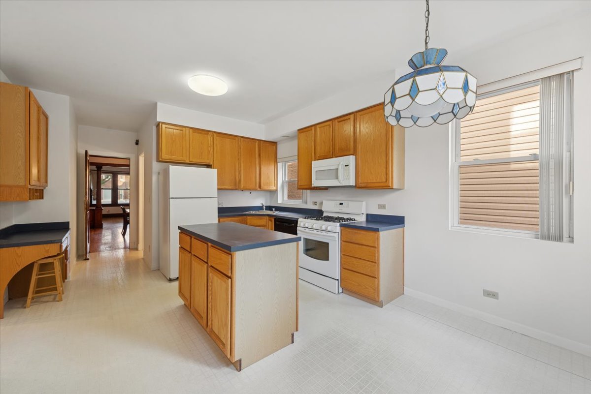7252 North Bell Avenue Chicago IL 60645