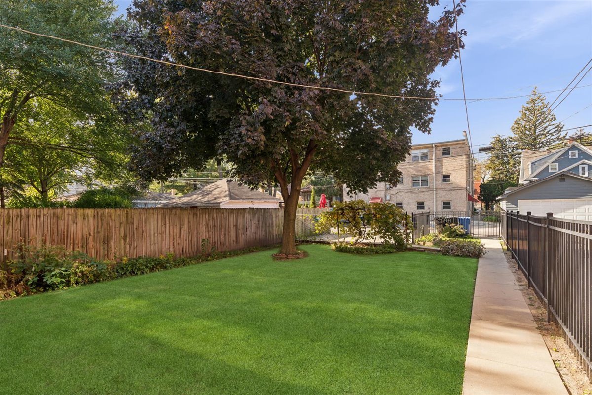 7252 North Bell Avenue Chicago IL 60645