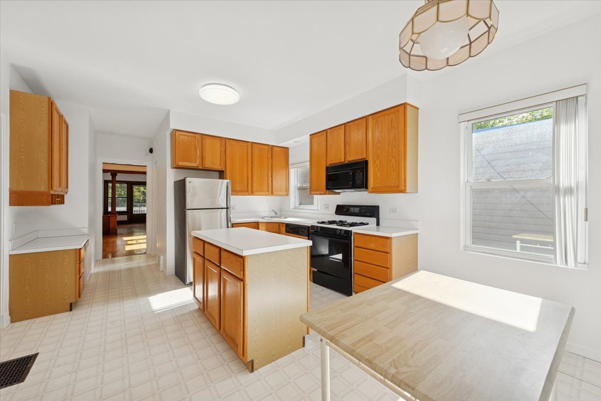 7252 North Bell Avenue Chicago IL 60645