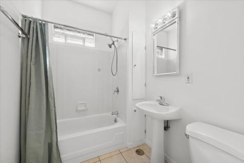 7252 North Bell Avenue Chicago IL 60645