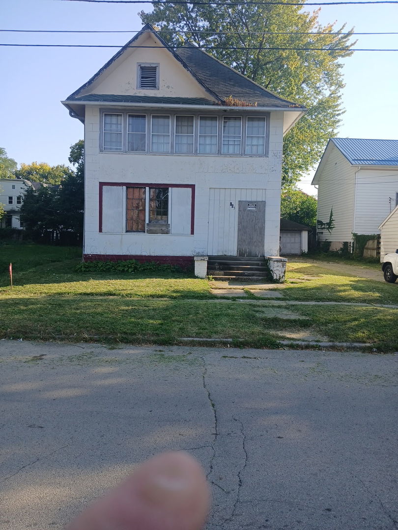 105 West Pleasant Street Freeport IL 61032