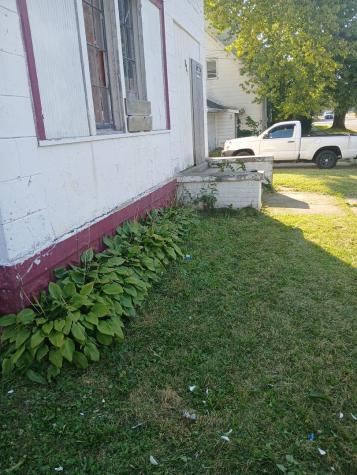 105 West Pleasant Street Freeport IL 61032