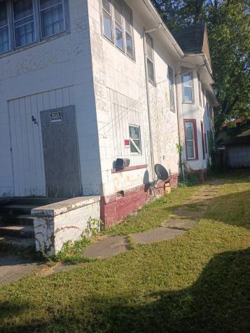 105 West Pleasant Street Freeport IL 61032