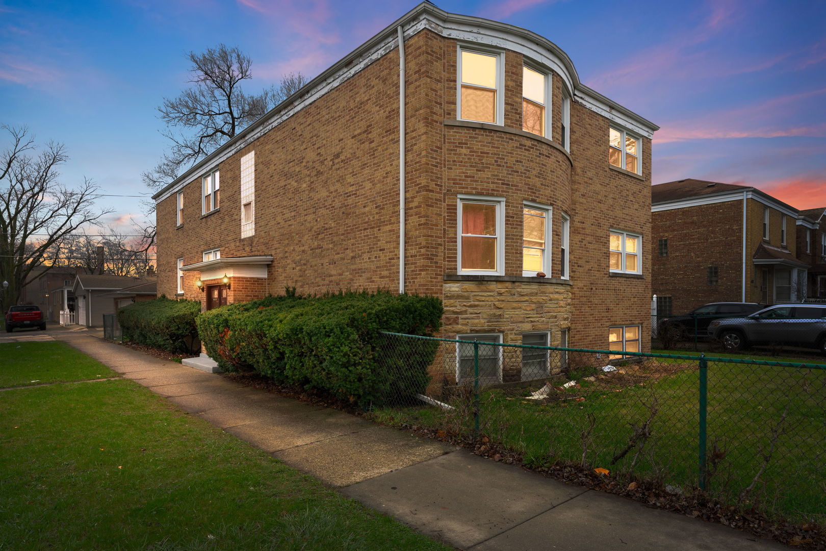 3025 West Rosemont Avenue Chicago IL 60659
