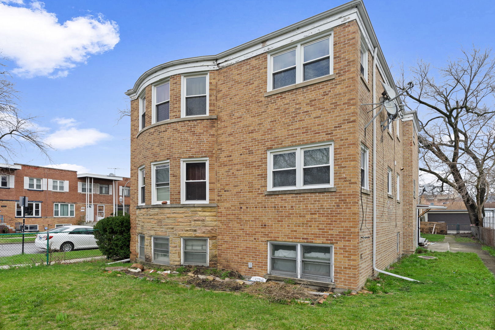 3025 West Rosemont Avenue Chicago IL 60659