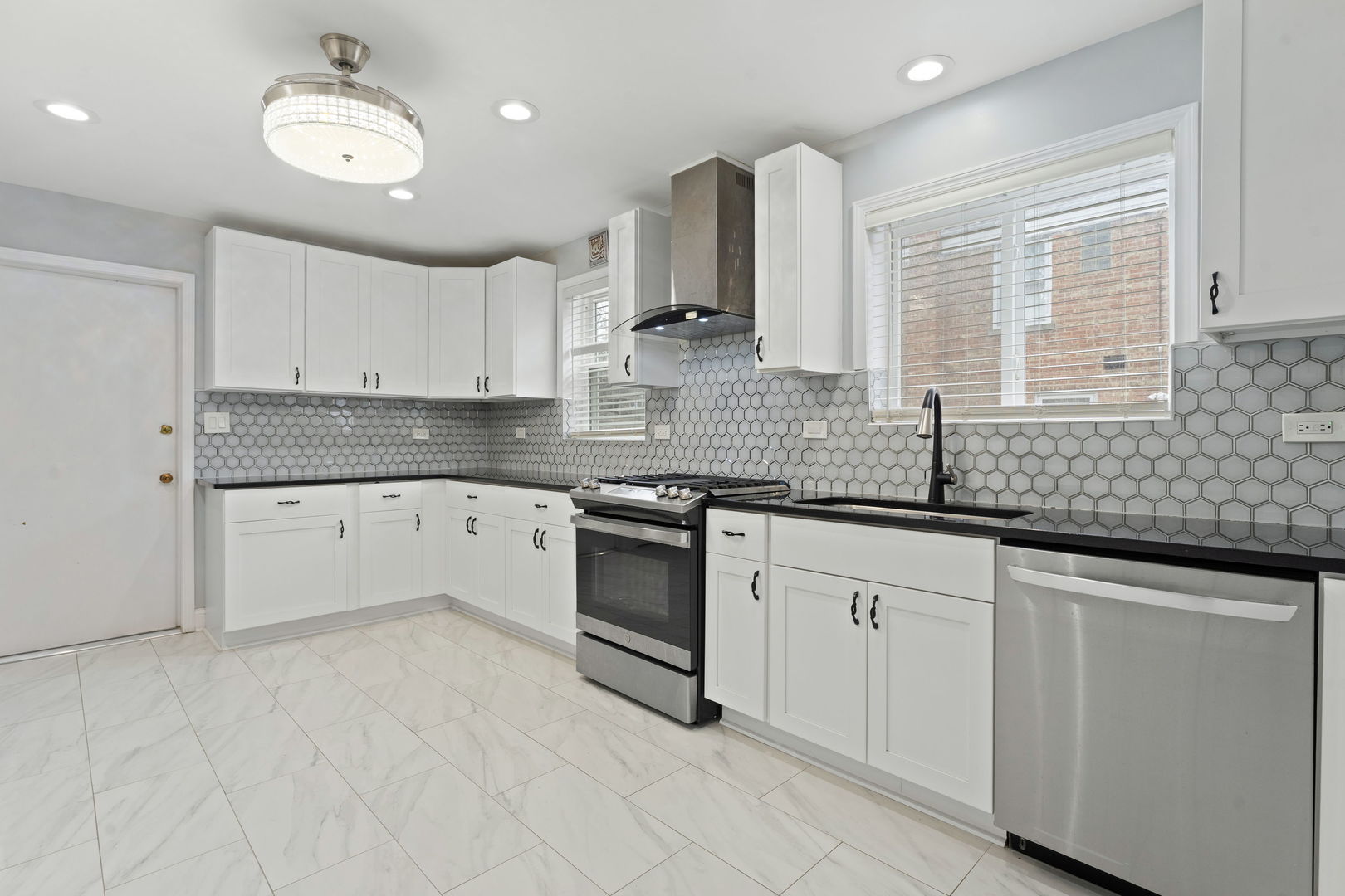 3025 West Rosemont Avenue Chicago IL 60659