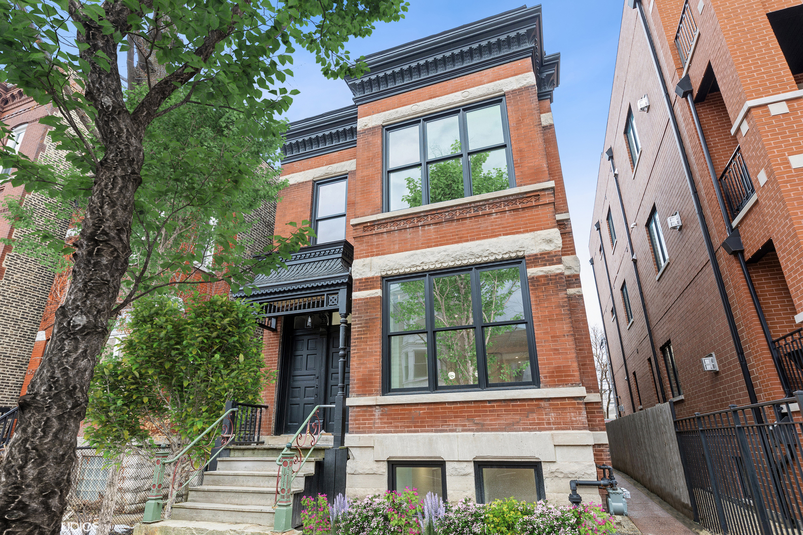 1053 North Damen Avenue Chicago IL 60622