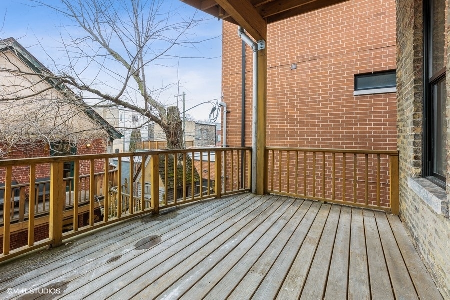 1053 North Damen Avenue Chicago IL 60622