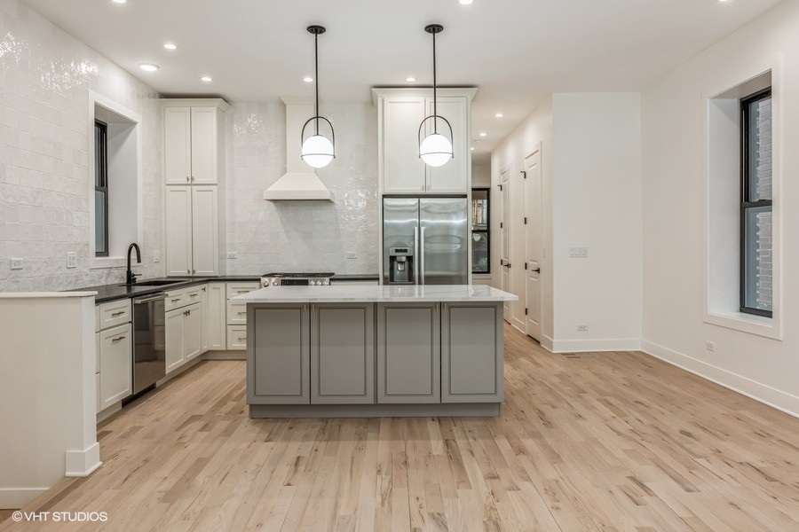 1053 North Damen Avenue Chicago IL 60622