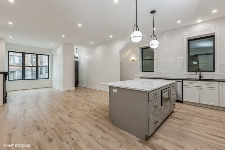 1053 North Damen Avenue Chicago IL 60622
