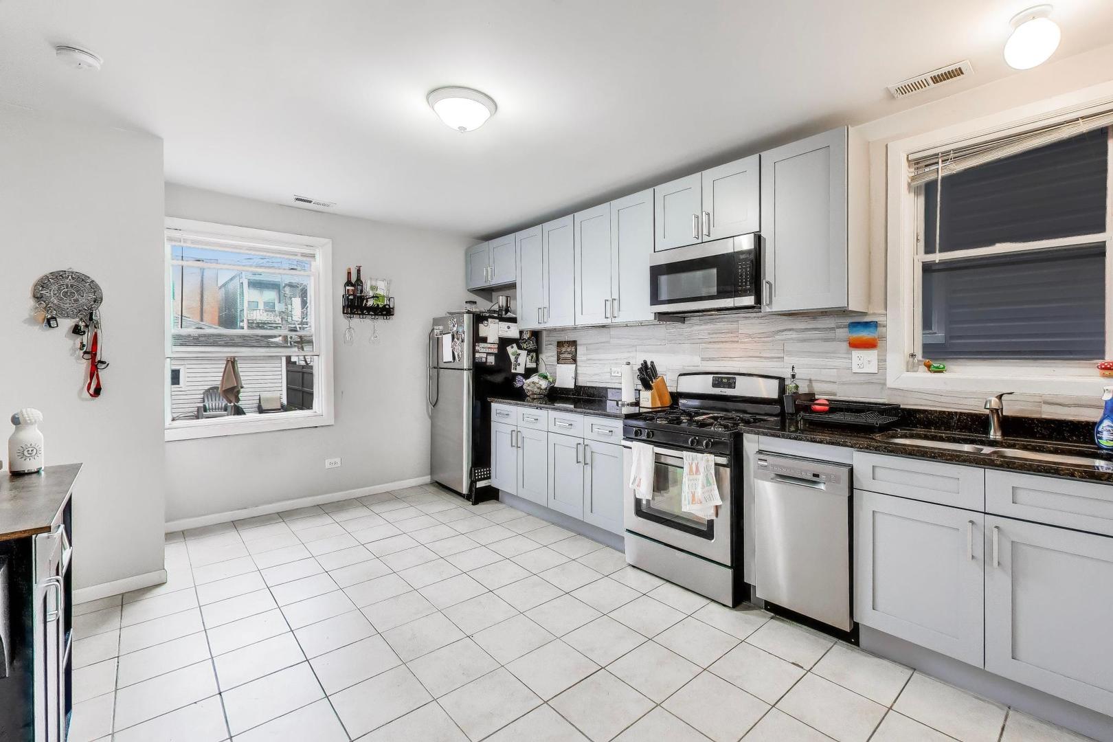 2955 North Gresham Avenue Chicago IL 60618