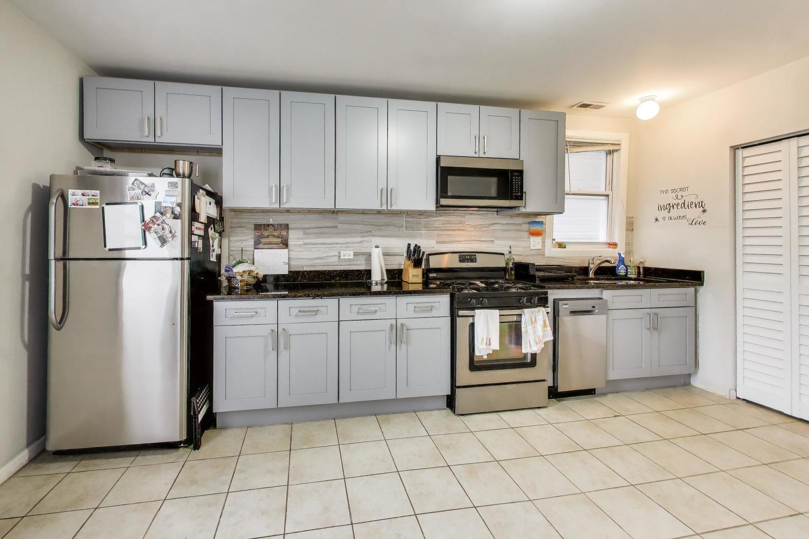 2955 North Gresham Avenue Chicago IL 60618