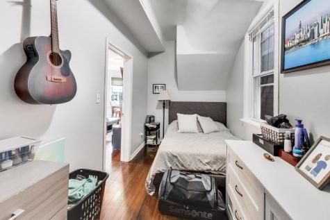 2955 North Gresham Avenue Chicago IL 60618