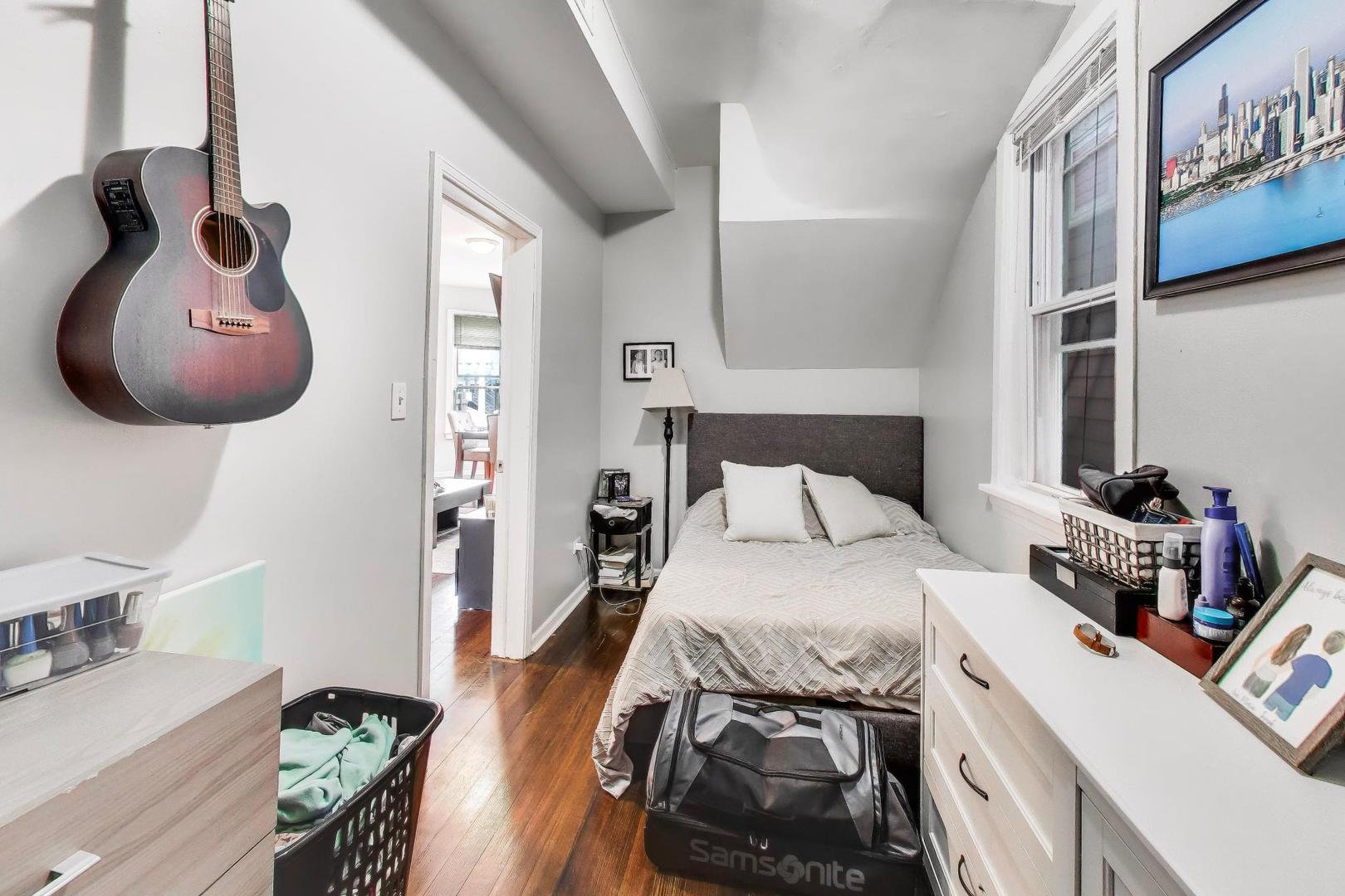 2955 North Gresham Avenue Chicago IL 60618