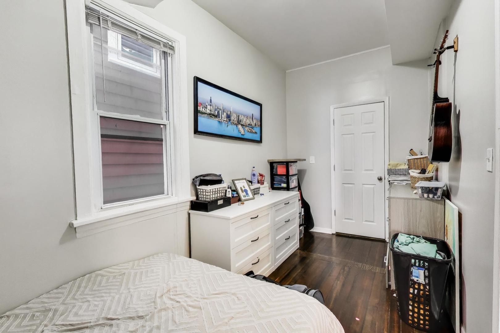 2955 North Gresham Avenue Chicago IL 60618