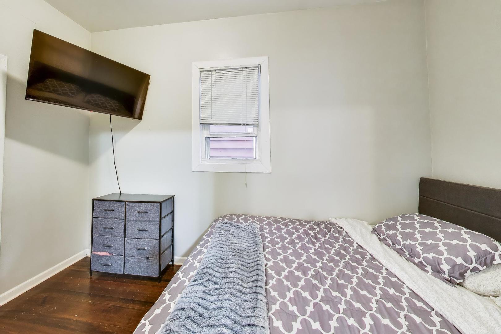 2955 North Gresham Avenue Chicago IL 60618